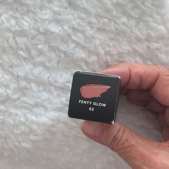 Fenty Beauty Gloss Bomb Cream in Fenty Glow NIB 9ml - Picture 2 of 4